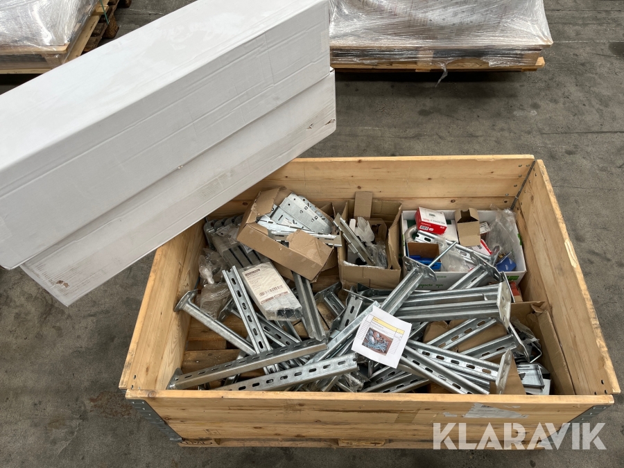 Blandet lot - beslag, slanger, bolte og øvrigt