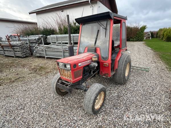 Traktor Yanmar YM226D