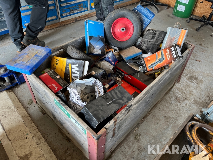 Blandt lot bil reservedele