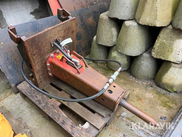Beton Hammer fra 14 tons maskine