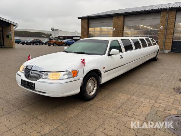 Limousine Lincoln Town Car V8