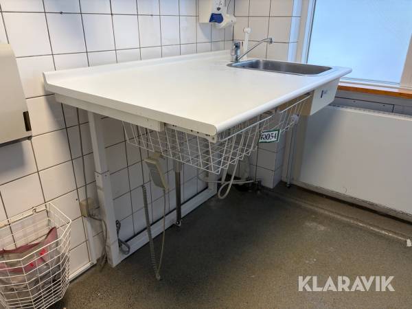 Havesænkebord Arjo Teddy med vask og opbevaring