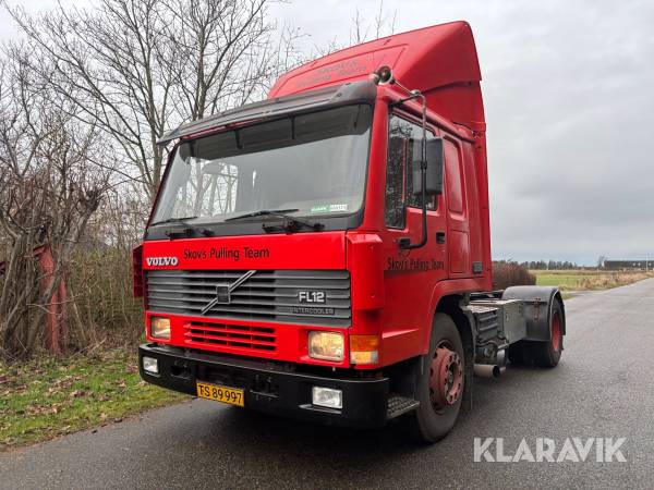 Trækker Volvo FL12 380 med Sovekabine
