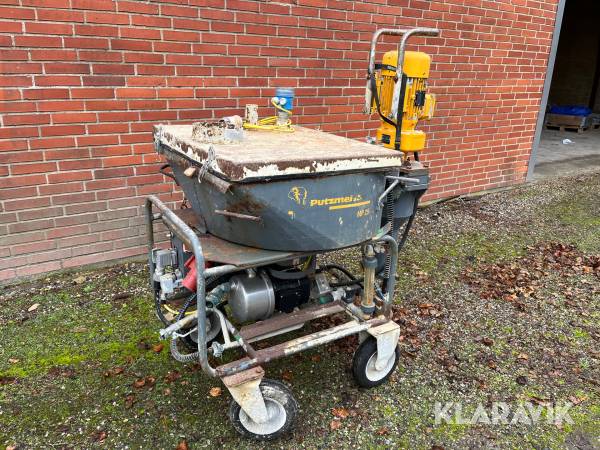 Betonpumpe Putzmeister MP25 med slanger.