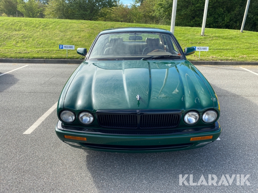 Jaguar X300