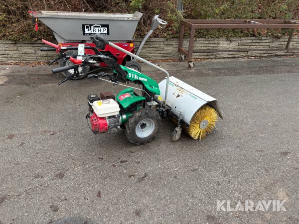 Redskabsbærer Ferrari 515L grifon med kost