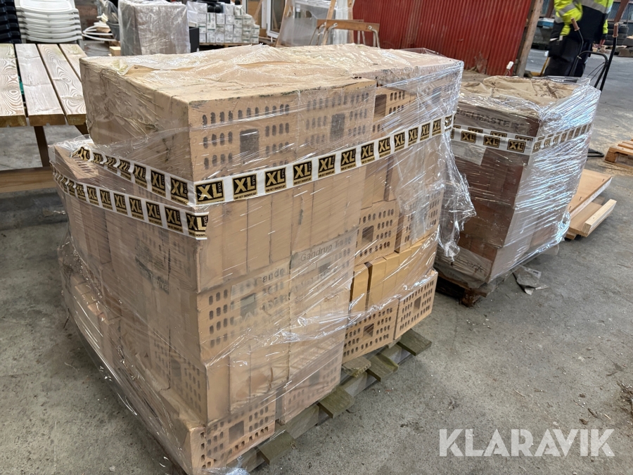 Assoterede lot med murresten