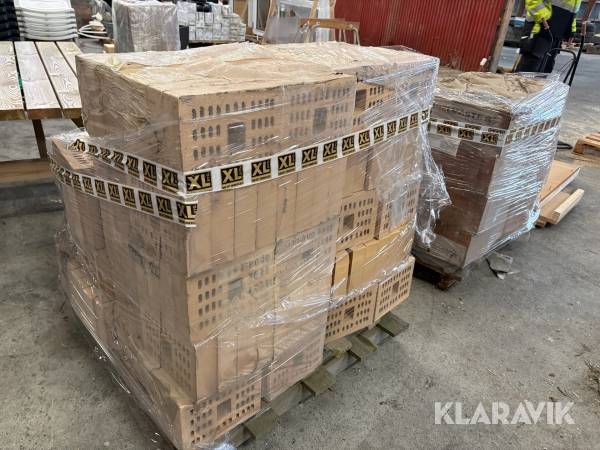 Assoterede lot med murresten