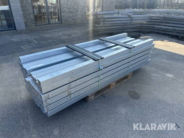 Galvaniserede stolper 51 styk. 2,5m. lange
