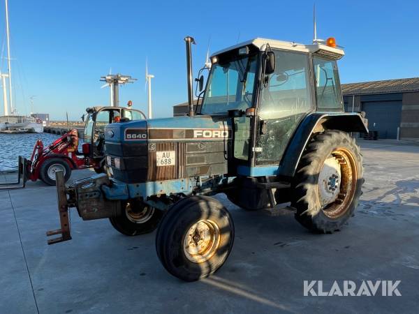 Traktor Ford 5640