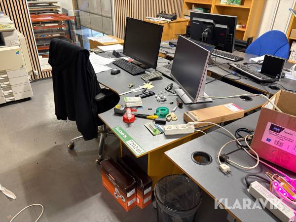 Hævesænke bord og stol