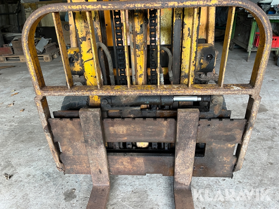 Gas truck Datsun FG103