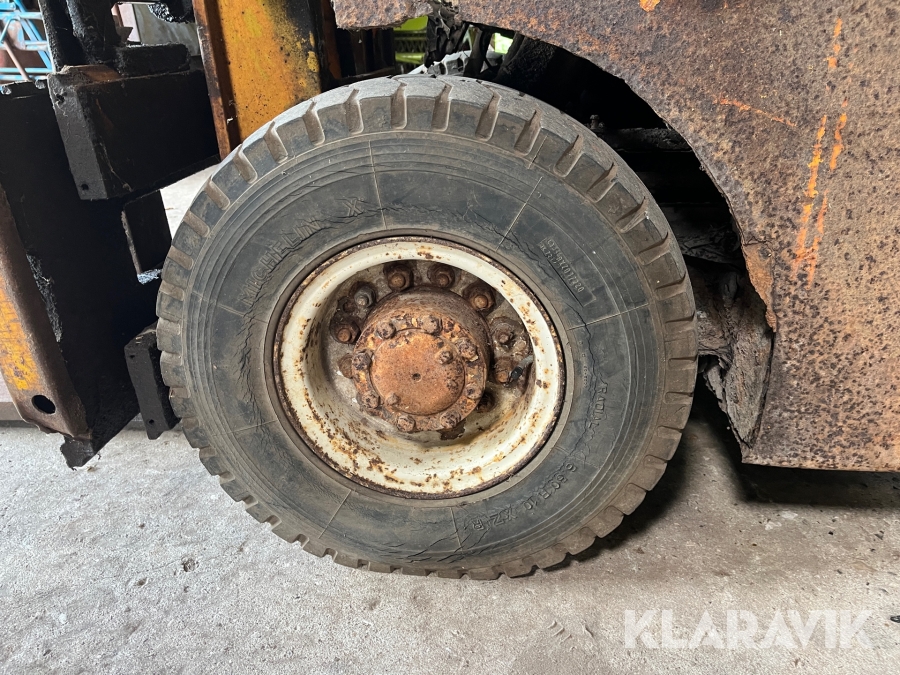 Gas truck Datsun FG103