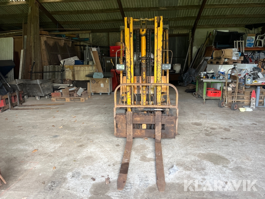 Gas truck Datsun FG103