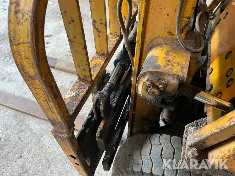 Gas truck Datsun FG103