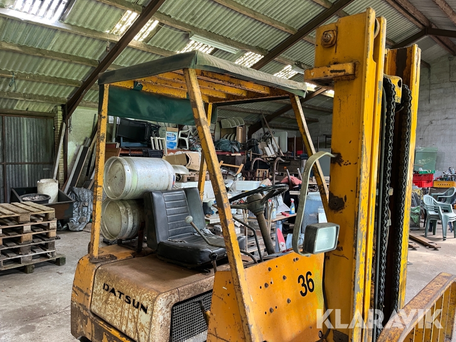 Gas truck Datsun FG103