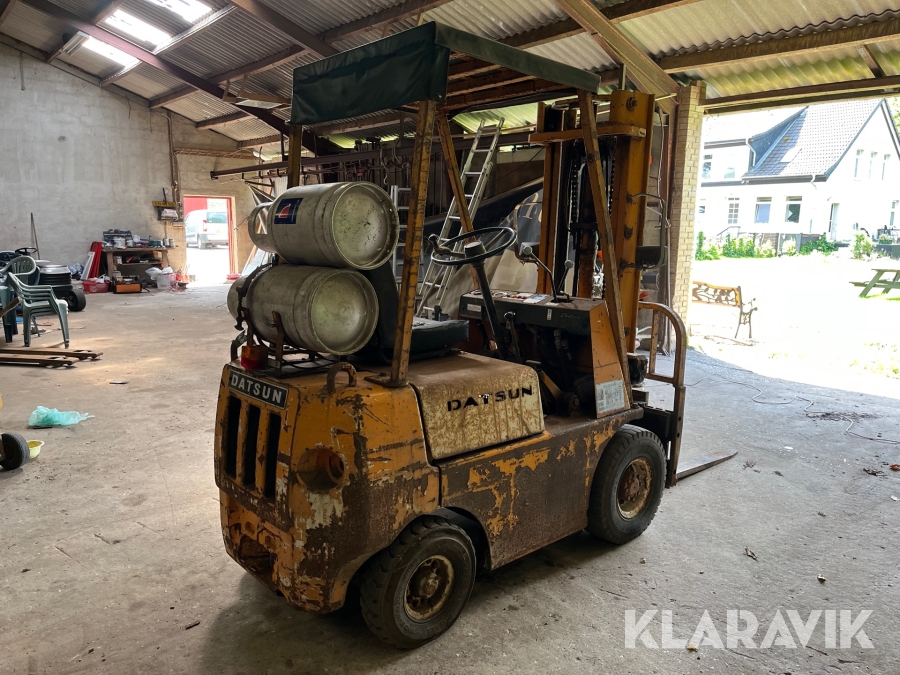 Gas truck Datsun FG103