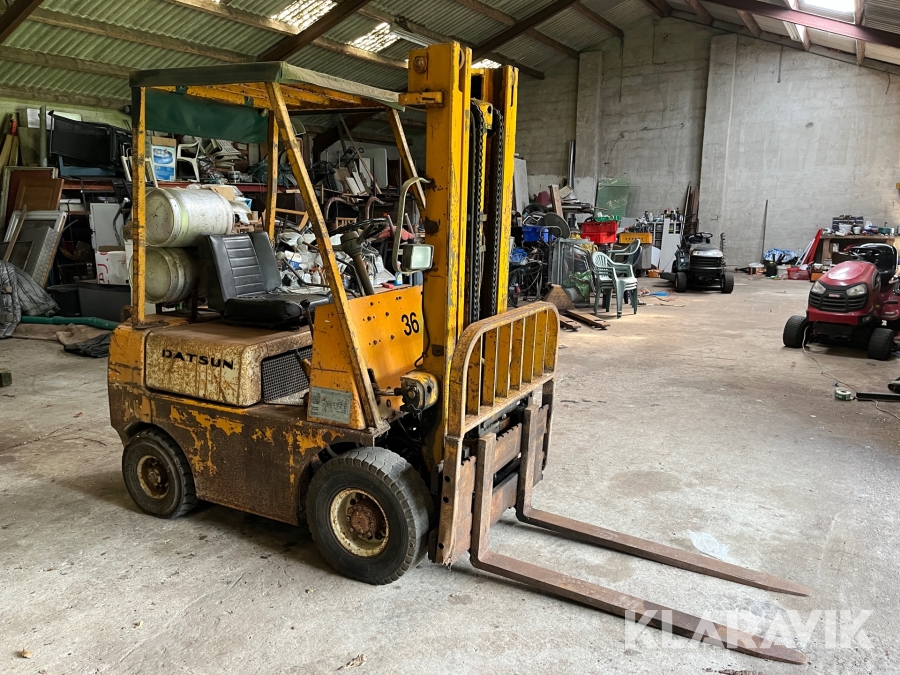 Gas truck Datsun FG103