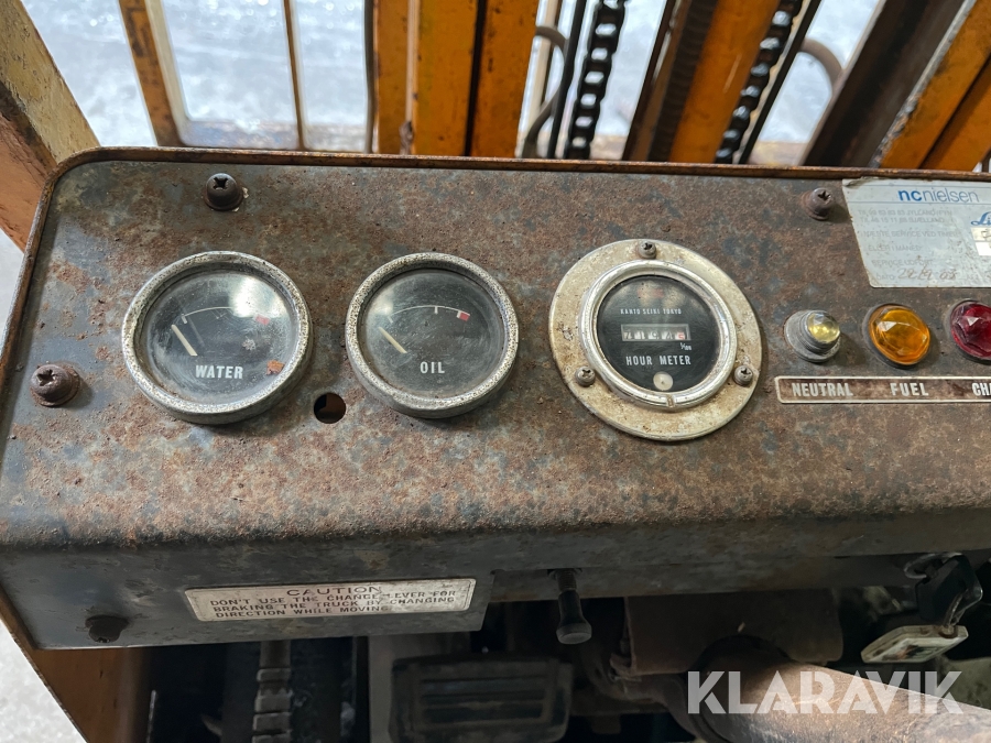 Gas truck Datsun FG103
