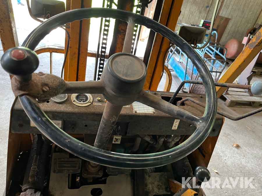 Gas truck Datsun FG103
