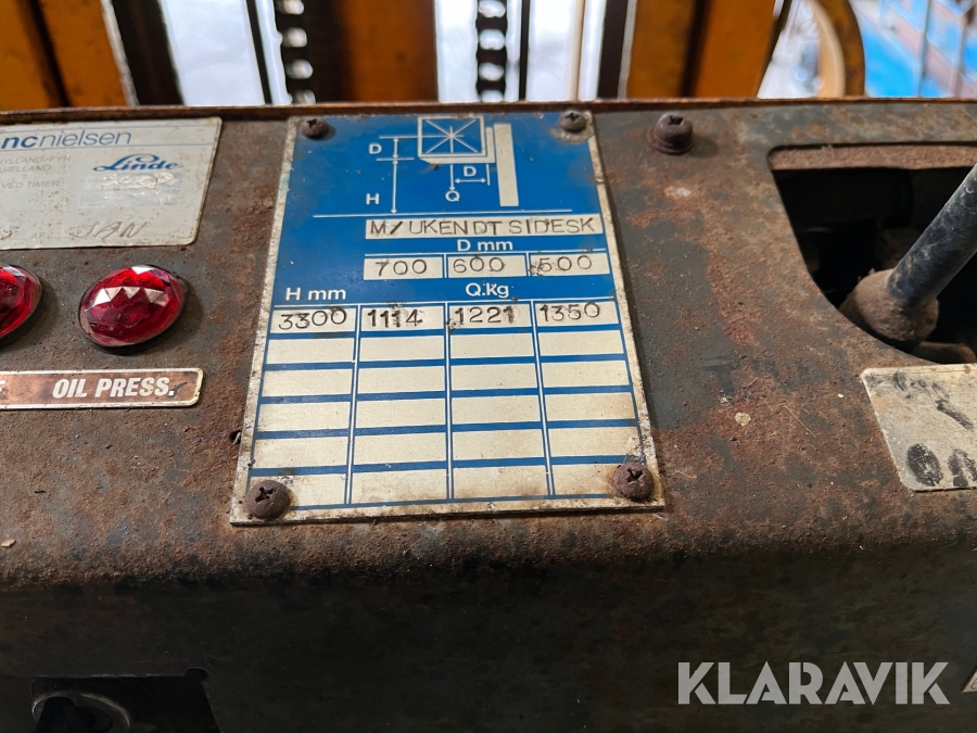 Gas truck Datsun FG103