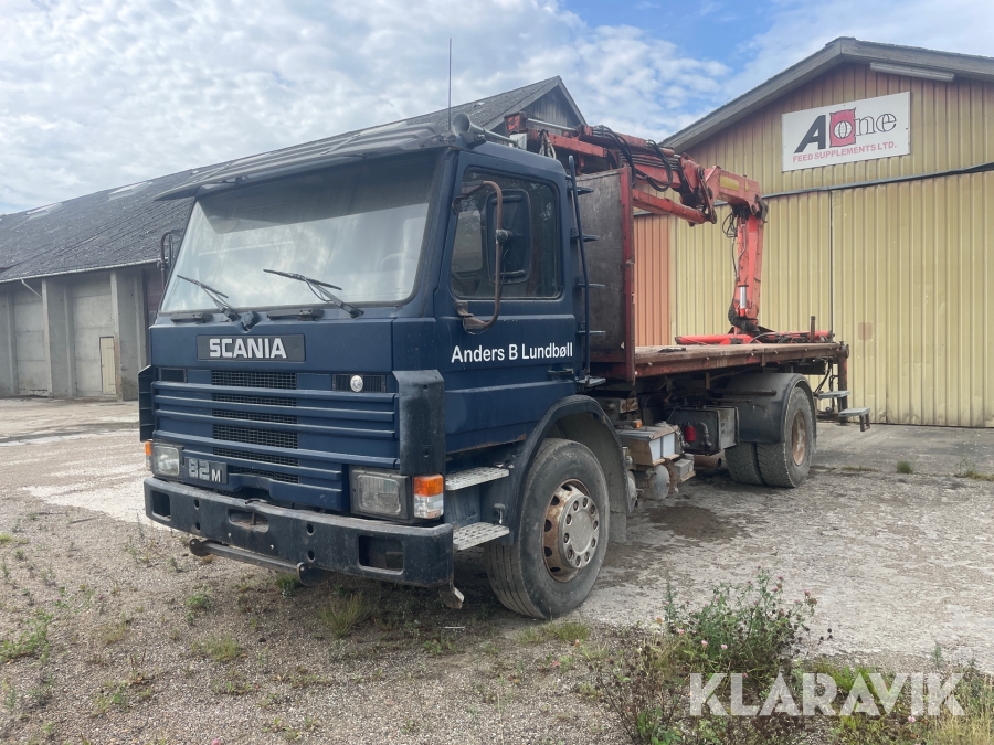 Lastbil Scania 82M med kran