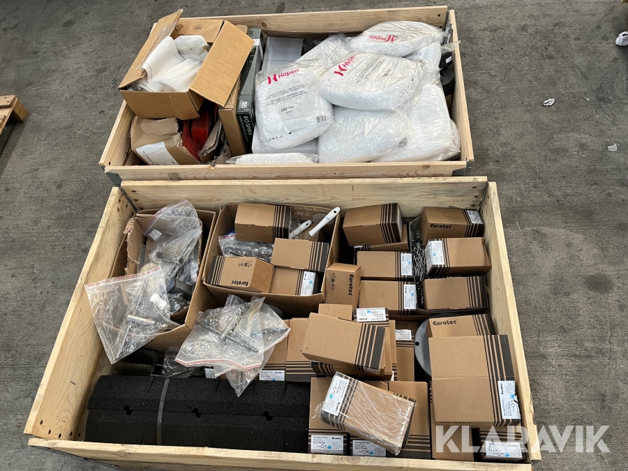 Lot - skruer, wire og øvrigt - 2 paller