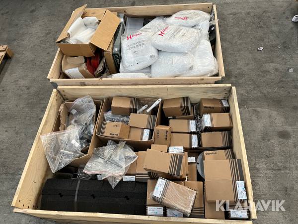 Lot - skruer, wire og øvrigt - 2 paller