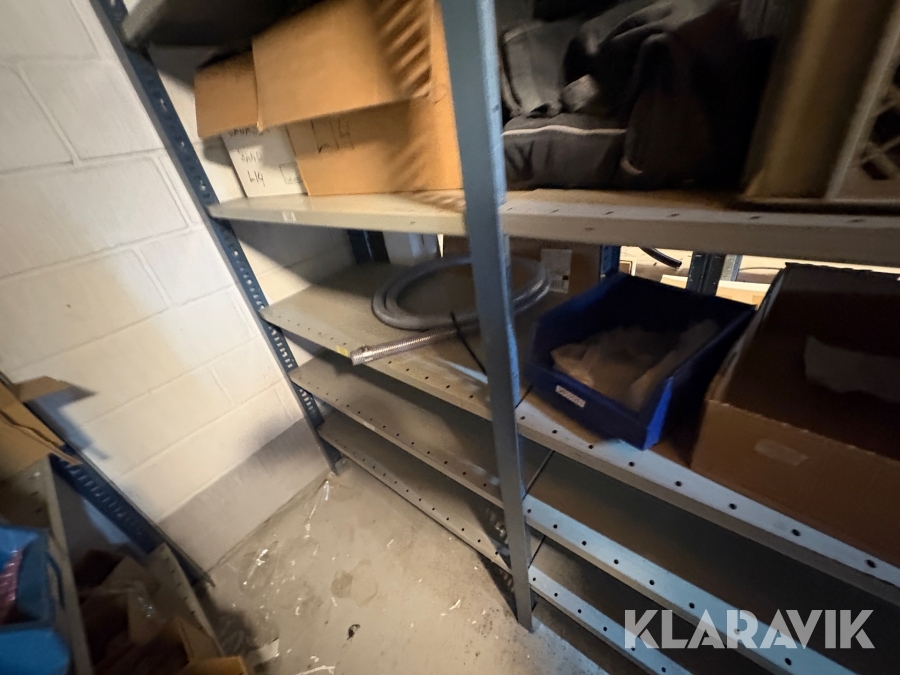 Værkstedsreoler med indhold