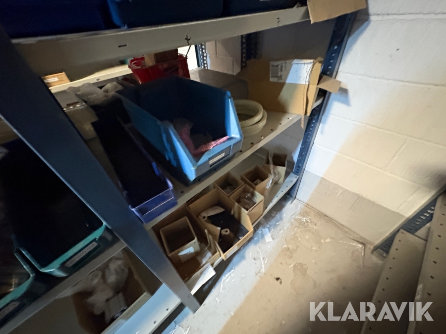 Værkstedsreoler med indhold