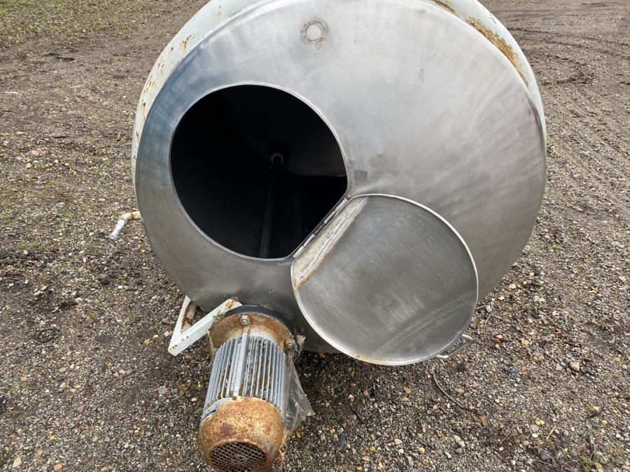 Rustfri tank med omrører