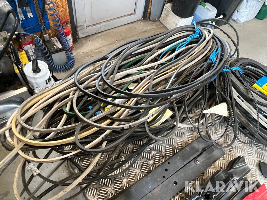 Lot - Knive og remme