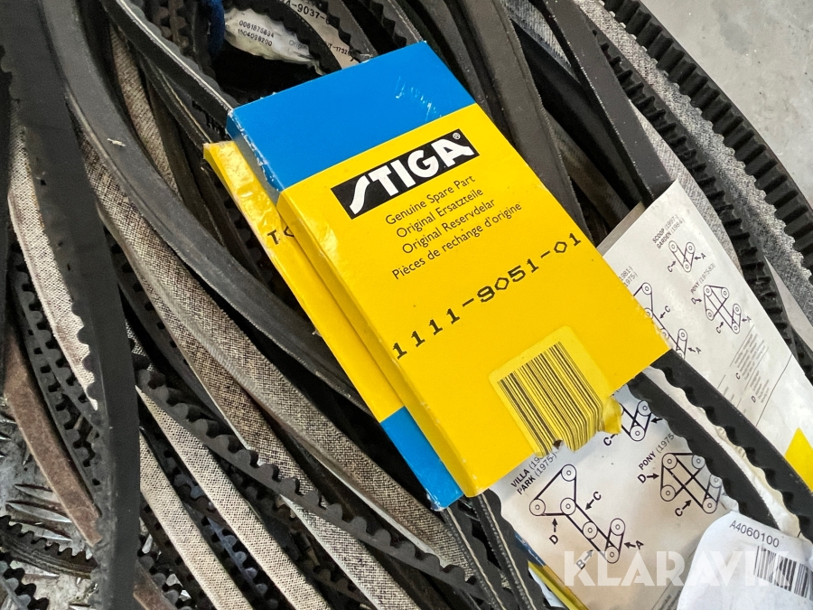 Lot - Knive og remme