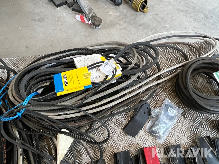 Lot - Knive og remme