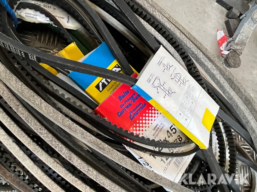 Lot - Knive og remme