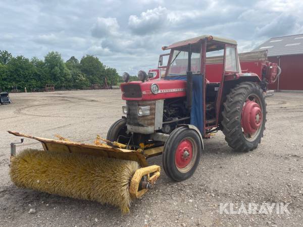 Veteran traktor Massey Ferguson 165 med kost