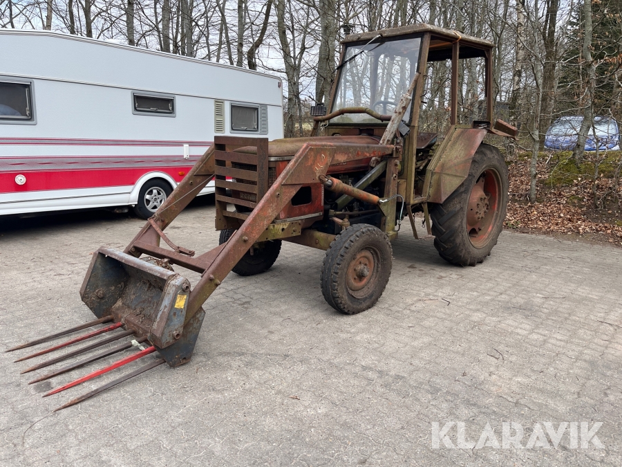 Traktor ZETOR 4718 med frontlæsser