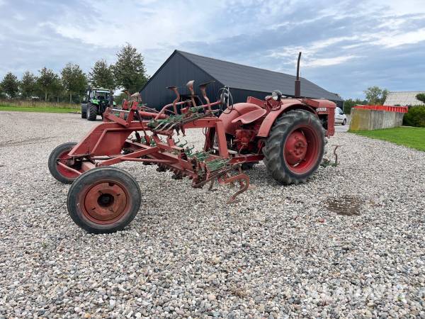 Radrenser Volvo BM T24 9 rækker