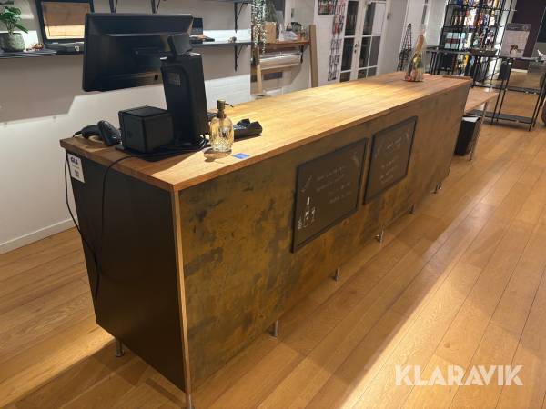 Butiksinventat - kasseapparat, disk og indskudsborde
