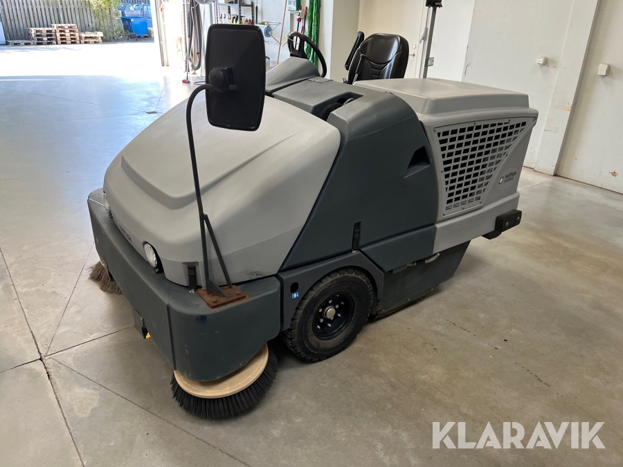 Fejemaskine Nilfisk SW8000 med ekstra dele børster/filter