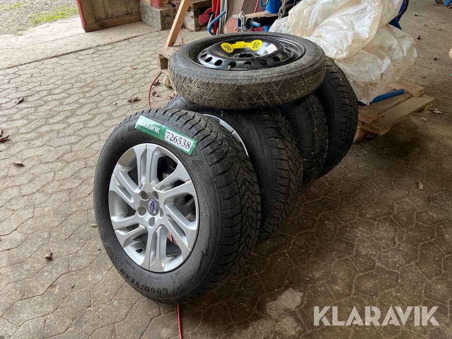 Dæk Volvo XV60 med fælge.