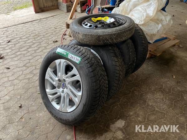 Dæk Volvo XV60 med fælge.