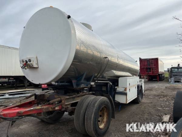 Anhænger med rustfri vandtank. Massey tankers 14000L dolly medfølger