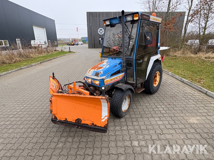 Kompakttraktor med plov og spreder Iseki