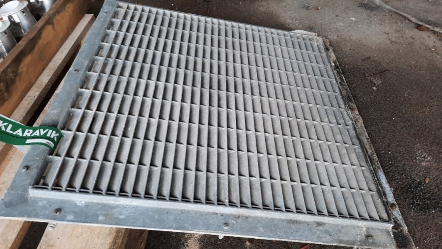 Ventilations rist til væg