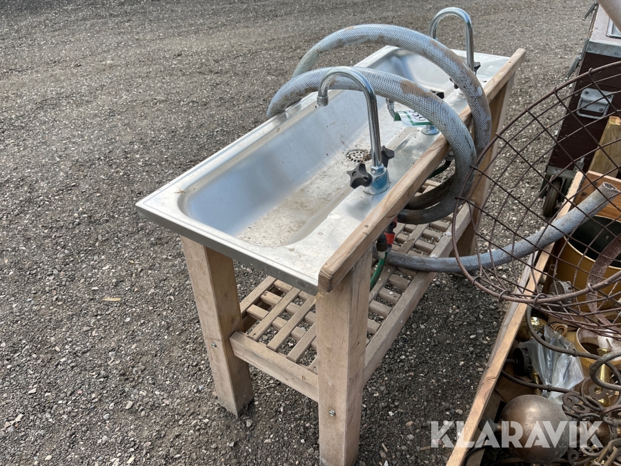 Håndvask med 2 armaturer