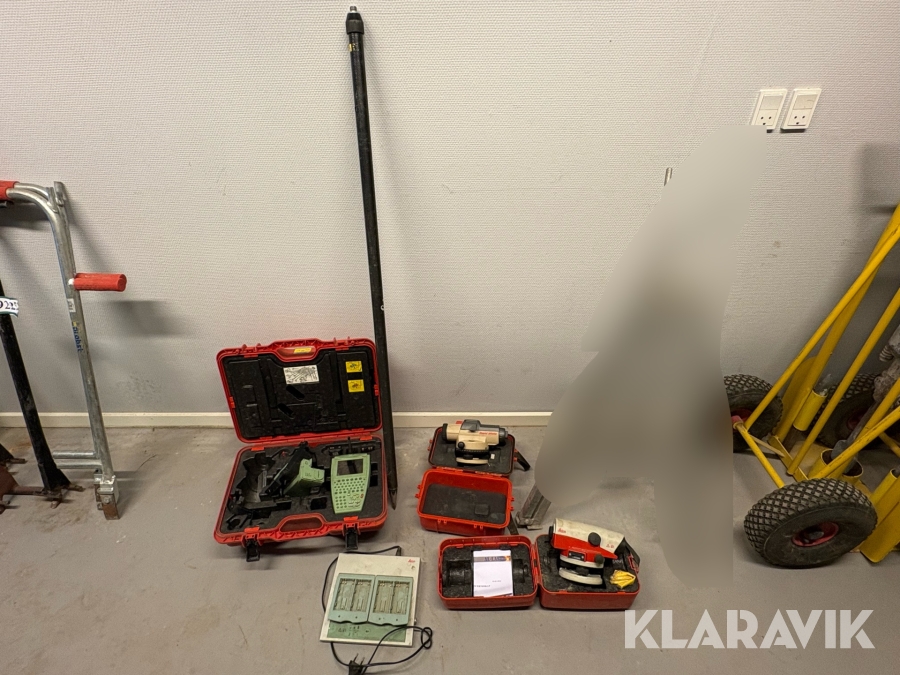 Landmåler- og laserudstyr samlet parti med digitalt nivellerinstrument, optiske nivellerinstrumenter og laserudstyr