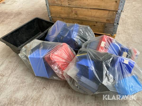Plastikkasser blandet