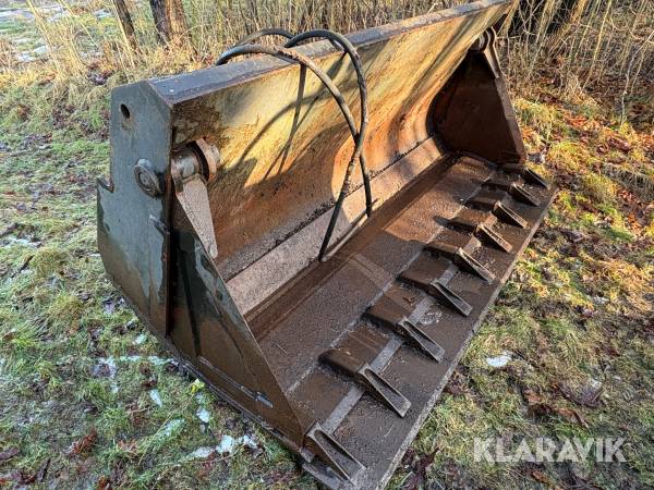 Skovl med frisk skær passer til gravmaaskine 2.5 meter 