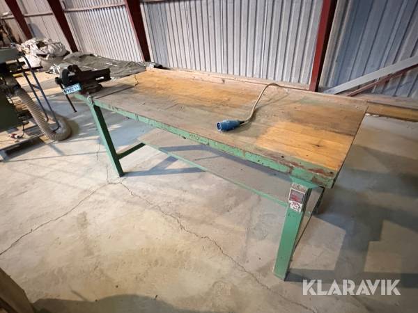 Arbejdsbord med skruestik